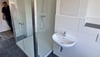 Besonders die Badezimmer der Wohnungen wurden modernisiert, die Duschen großzügig gestaltet.