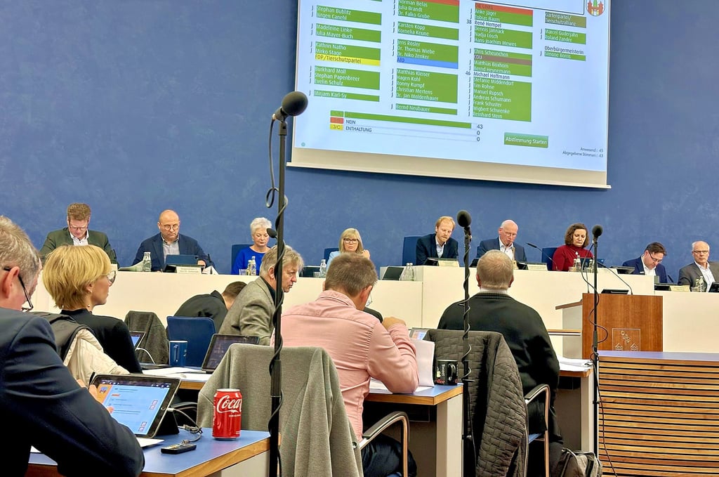 Im Ratssaal des Alten Rathauses tagt der Magdeburger Stadtrat. Die aktuelle Legislaturperiode neigt sich ihrem Ende entgegen.