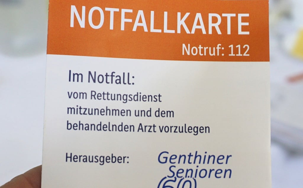 So sieht die neue Notfallkarte aus, die die Genthiner Stadtsenioren gemeinsam mit der Volksbank Jerichower Land entwickelt haben.