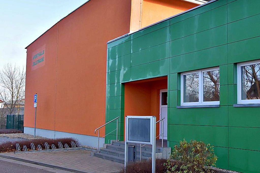 Die Bauarbeiten an der Halle verzögern sich erneut.