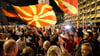 In den Straßen der Hauptstadt Skopje feierten die Anhänger der Opposition bis tief in die Nacht.