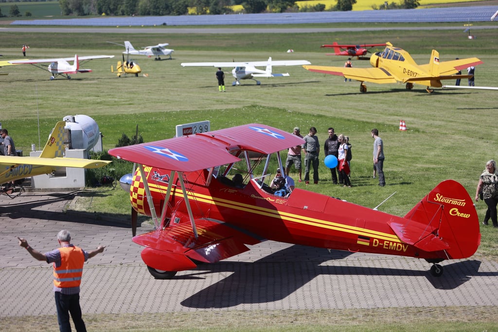 Verschiedenste Flugzeugtypen konnten beim Flugplatzfest in Ballenstedt bestaunt werden.