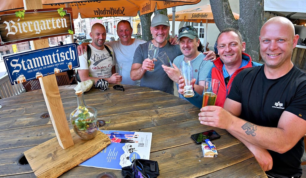 Herrentag im Sommerbiergarten auf der Terrasse des Bestehornhauses.