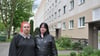 Lea Cuno (links) und Sabine Rösler aus Magdeburg ärgern sich über ihre hohen Heizkosten in ihrem DDR-Plattenbau. aber warum zahlen sie vier Mal so viel wie die Mieter anderer Häuser.