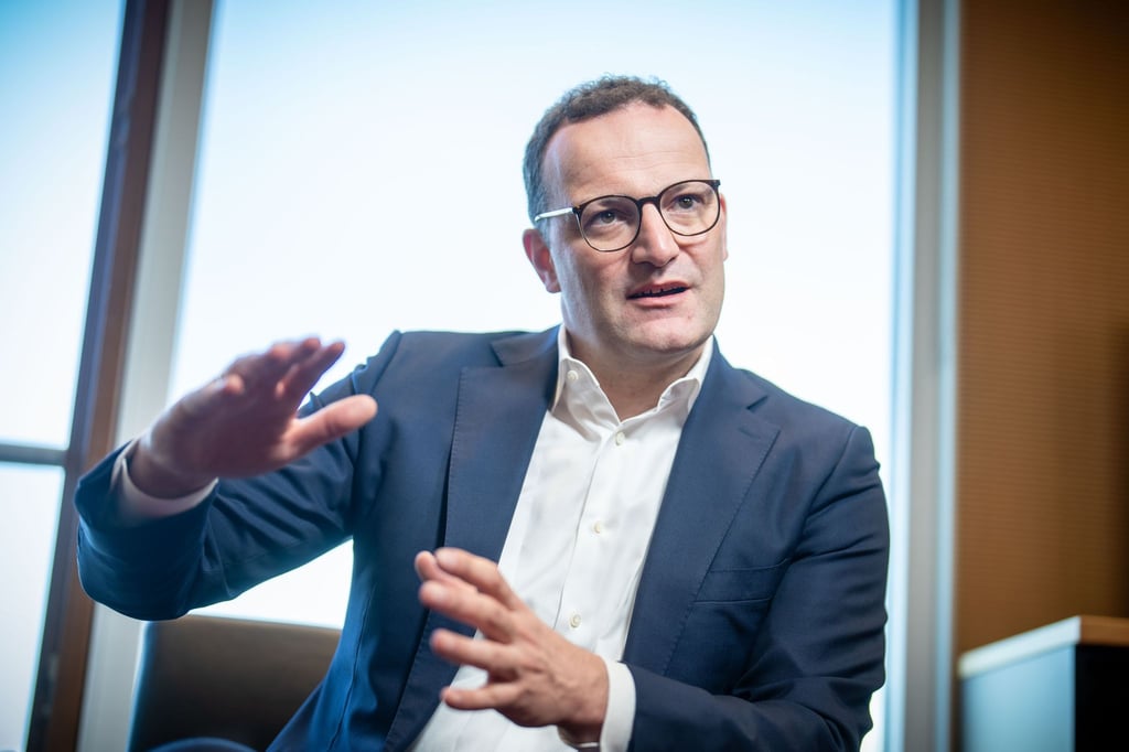 Eine Aufarbeitung der Corona-Politik täte auch der Gesellschaft gut, findet Jens Spahn.