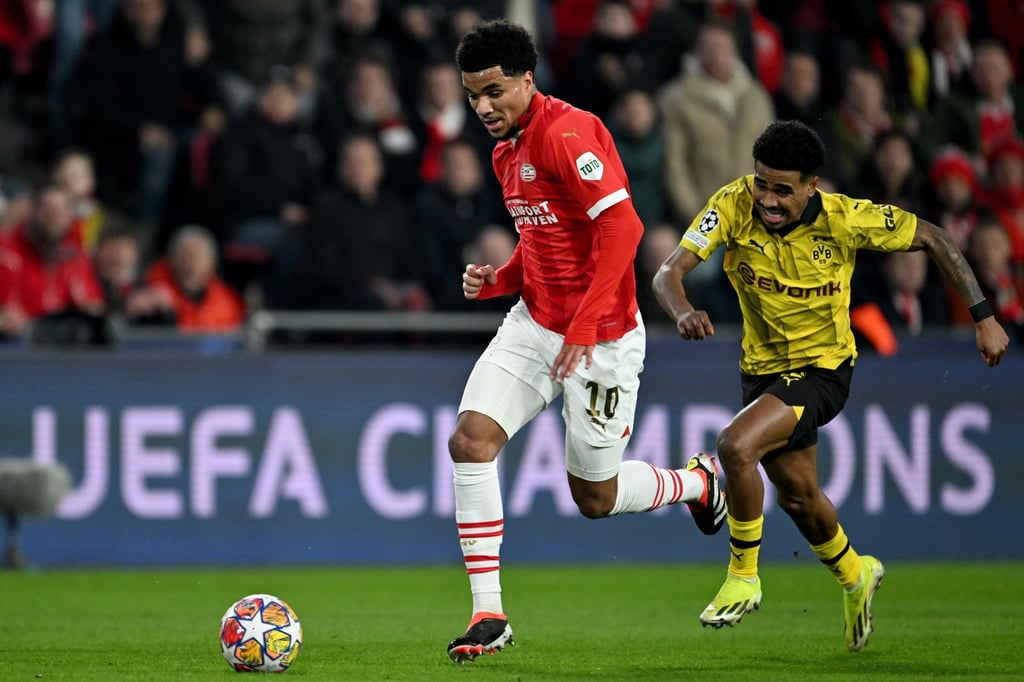 PSV Eindhoven hat die Bayern-Leihgabe Malik Tillman (l) fest verpflichtet.