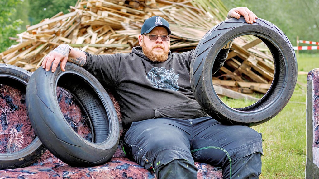 Steve Wunder liebt Motorräder und ist neuer Vize bei den Zeitzer Bikern. Man trifft ihn bis Sonntag auf den Elsterwiesen.