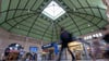 Am Hauptbahnhof Halle hat ein Mann eine 22 Jahre alte Frau sexuell belästigt.