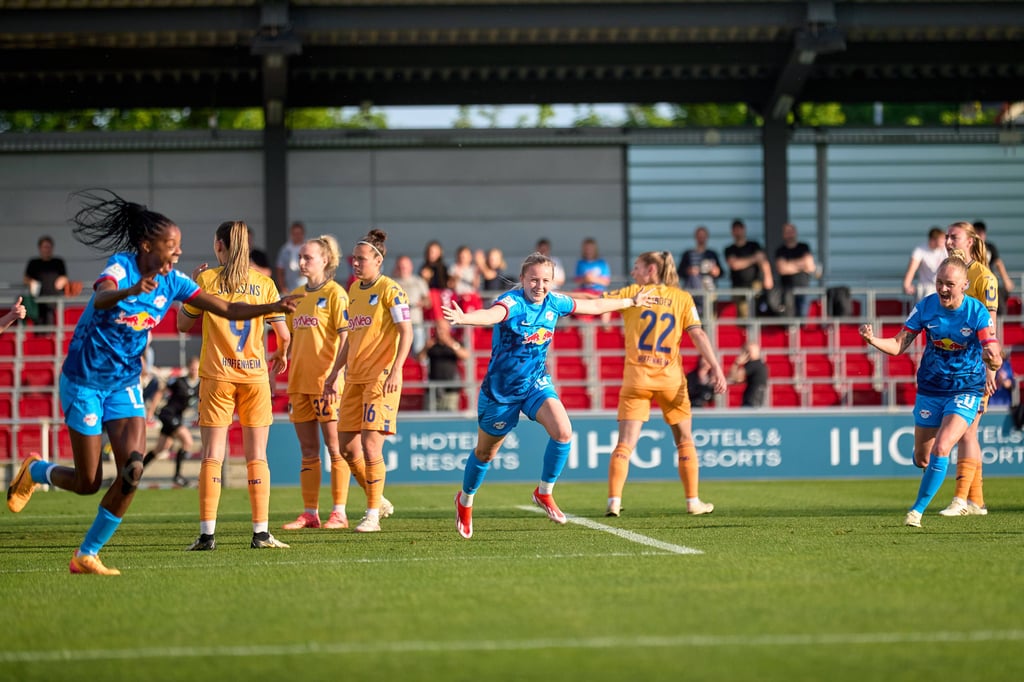 Vanessa Fudalla jubelt für RB Leipzig beim Heimsieg gegen 1899 Hoffenheim.