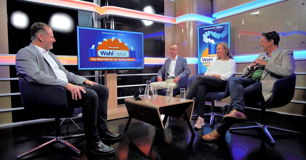 Regiodesk-Leiter Frank Klemmer im Gespräch mit den Gästen Mark Styra, Antje Wolter und Anja Huth (von links).