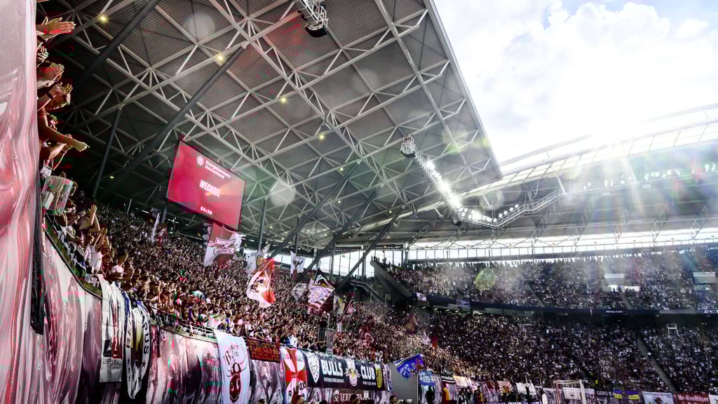 Ausverkauftes Haus, voller Block: RB Leipzig soll daheim noch einmal liefern.
