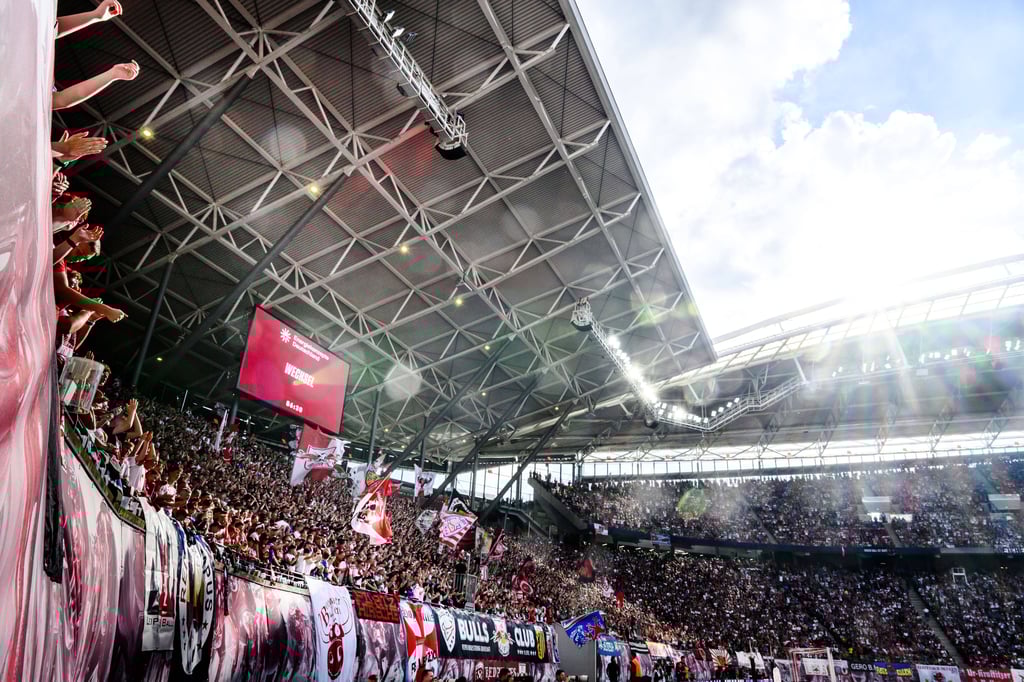Ausverkauftes Haus, voller Block: RB Leipzig soll daheim noch einmal liefern.