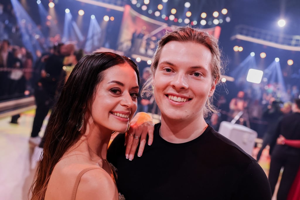 Gabriel Kelly, Sänger, und Malika Dzumaev, Profitänzerin, stehen in der RTL-Tanzshow „Let's Dance“ auf dem Parkett.
