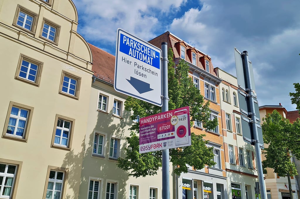Der Parkplatz am Altmarkt ist einer von drei Parkplätzen in Zeitz, bei denen per App bezahlt werden kann.