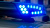 Ein Blaulicht der Polizei leuchtet auf. (zu dpa: „Hund beißt Mann im Vogtlandkreis - 40-Jähriger verletzt“)
