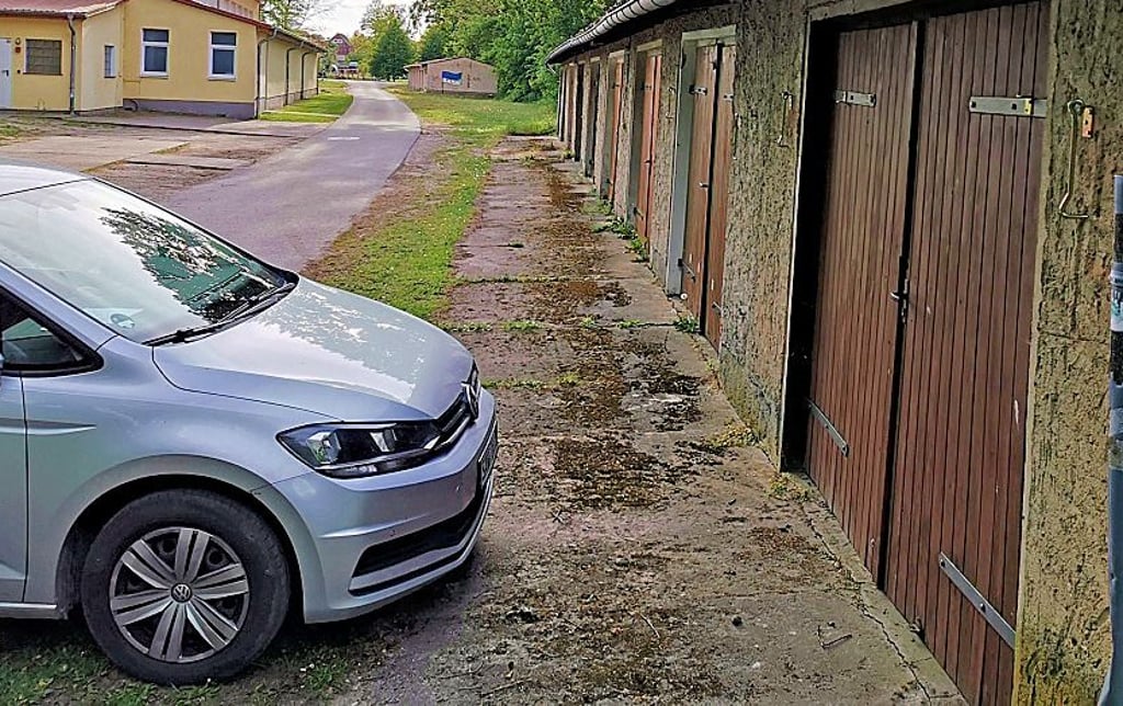 Die alten Garagen sollen abgerissen werden.