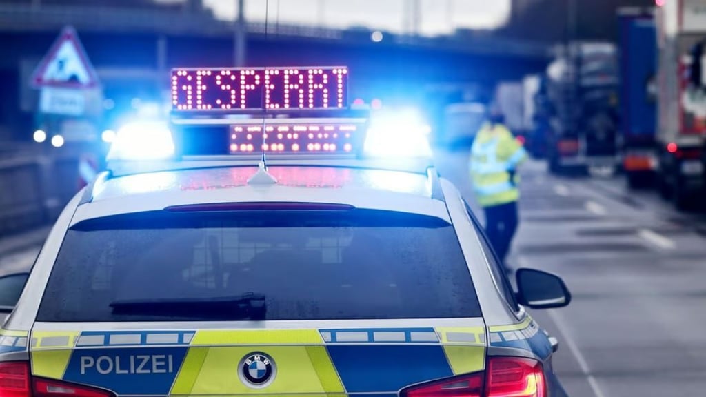 Zu einer Sperrung der A9 kommt es seit der Nacht zum Montag bei Dessau.