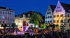 Zu später Stunde: Das Ensemble „Titanick“ zeigt   auf dem Naumburger Marktplatz seine Show „Upside down“. 