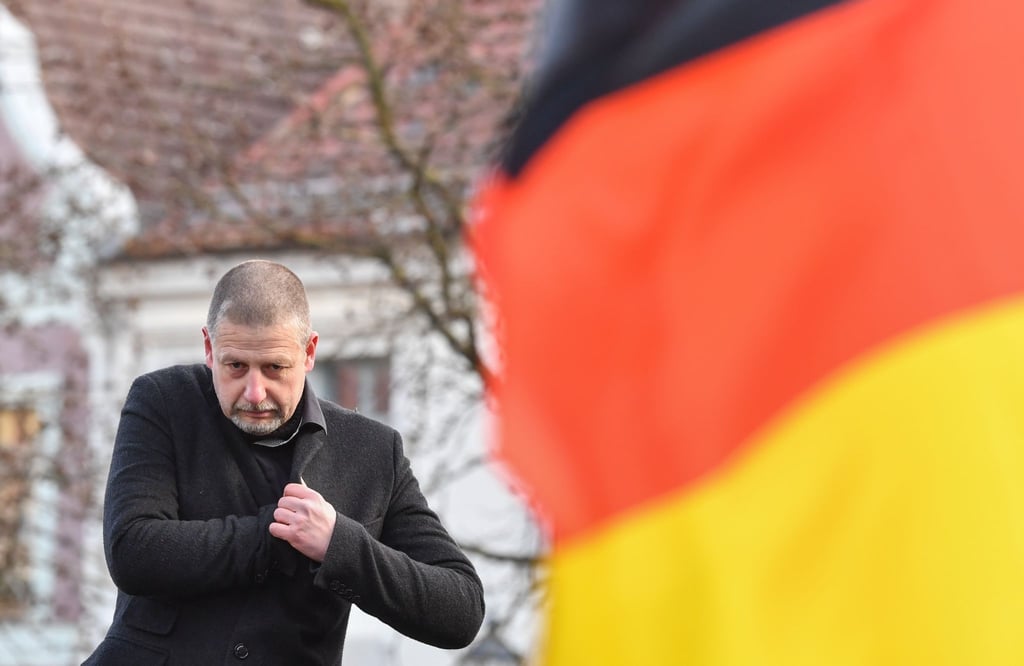 Götz Kubitschek, Verleger, Publizist und politischer Aktivist der Neuen Rechten, spricht auf einer Protestveranstaltung gegen Zuwanderung und die Asyl-Politik der Bundesregierung.