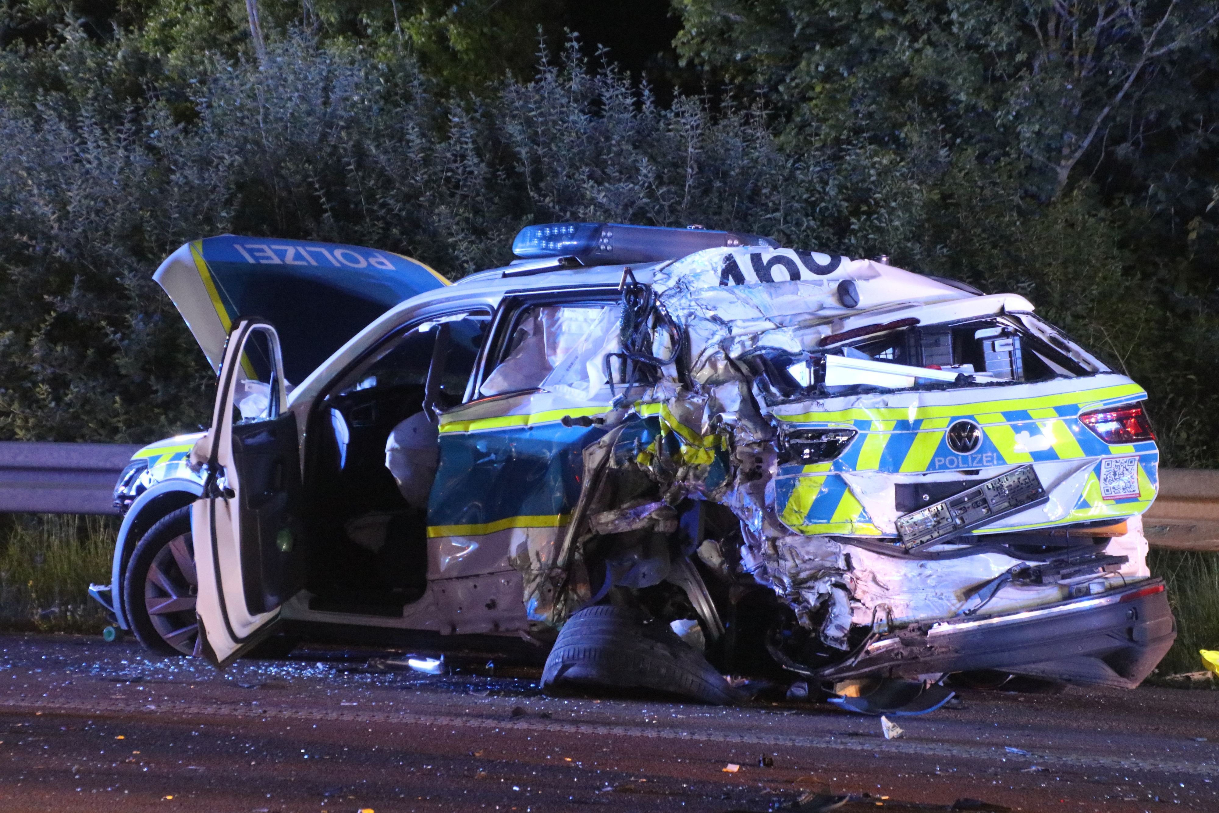 Schwerer Unfall auf A9: Ein Toter und mehrere Schwerverletzte bei 