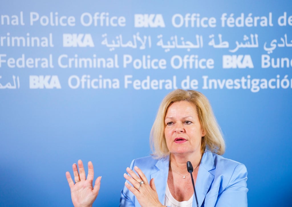 Bundesinnenministerin Nancy Faeser stellt das „Bundeslagebild Cybercrime 2023“ vor.