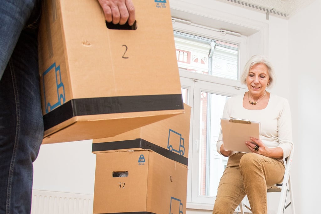 Umziehen, aber richtig: Rentnerinnen und Rentner sollten dem Renten Service einen Ortswechsel mitteilen, sonst droht der Zahlungsausfall.