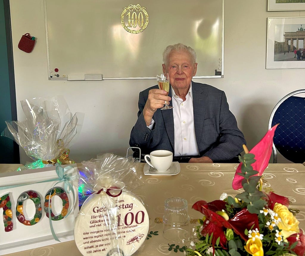 Hans-Joachim Neumann feierte seinen 100. Geburtstag im ASZ in Neu-Olvenstedt.