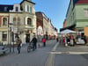 Blick in die Schartauer Straße, die Hauptgeschäftsstraße der Innenstadt von Burg. Bewohner der Stadt wünschen sich mehr Geschäfte und Vielfalt.