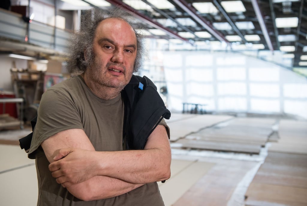 Matthias Lilienthal steht im Malsaal der Münchner Kammerspiele. Lilienthal übernimmt ab 2026 die Leitung der Lessingtage am Thalia Theater in Hamburg.
