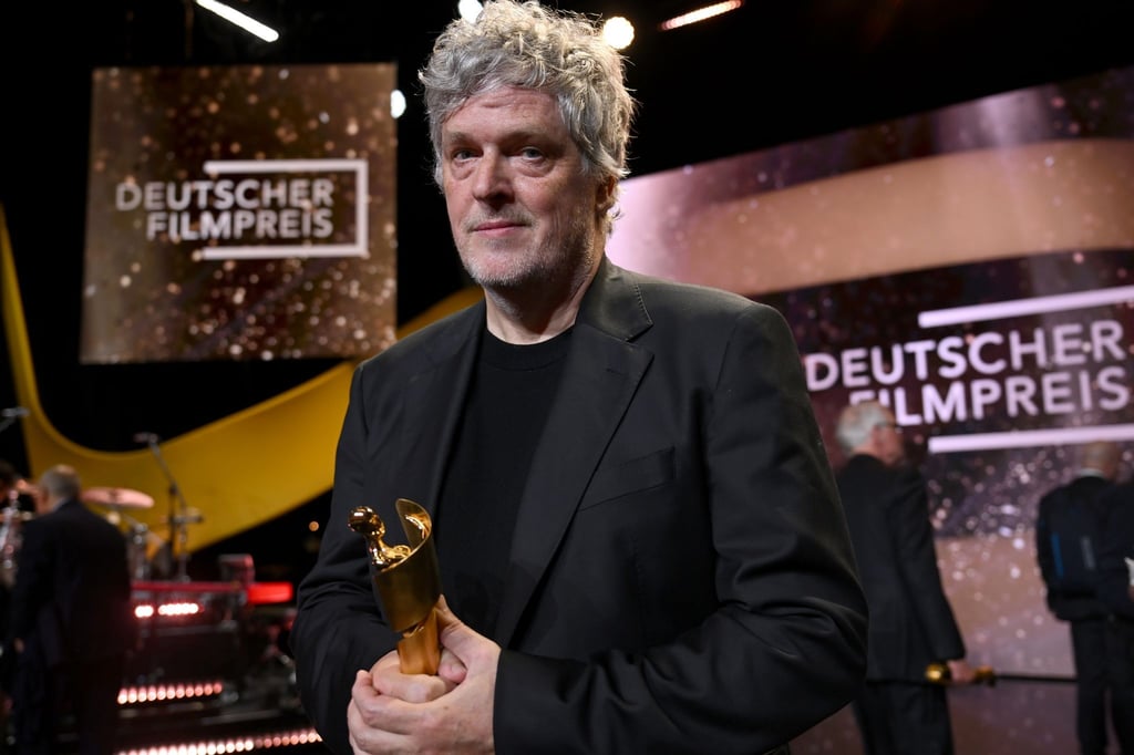 Der Film „Sterben“ von Regisseur Matthias Glasner ist mit der Lola in Gold ausgezeichnet worden.