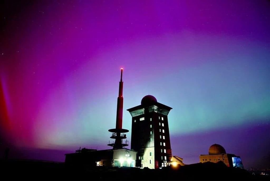 Ein seltener Anblick im Harz - Nordlichter über dem Brockengipfel