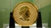Die 100 Kilogramm schwere Goldmünze „Big Maple Leaf“ im Bode-Museum.