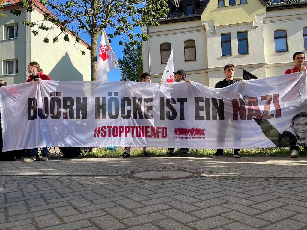 Trial towards Björn Höcke in Halle: Anti-AfD demonstration in entrance of the justice middle