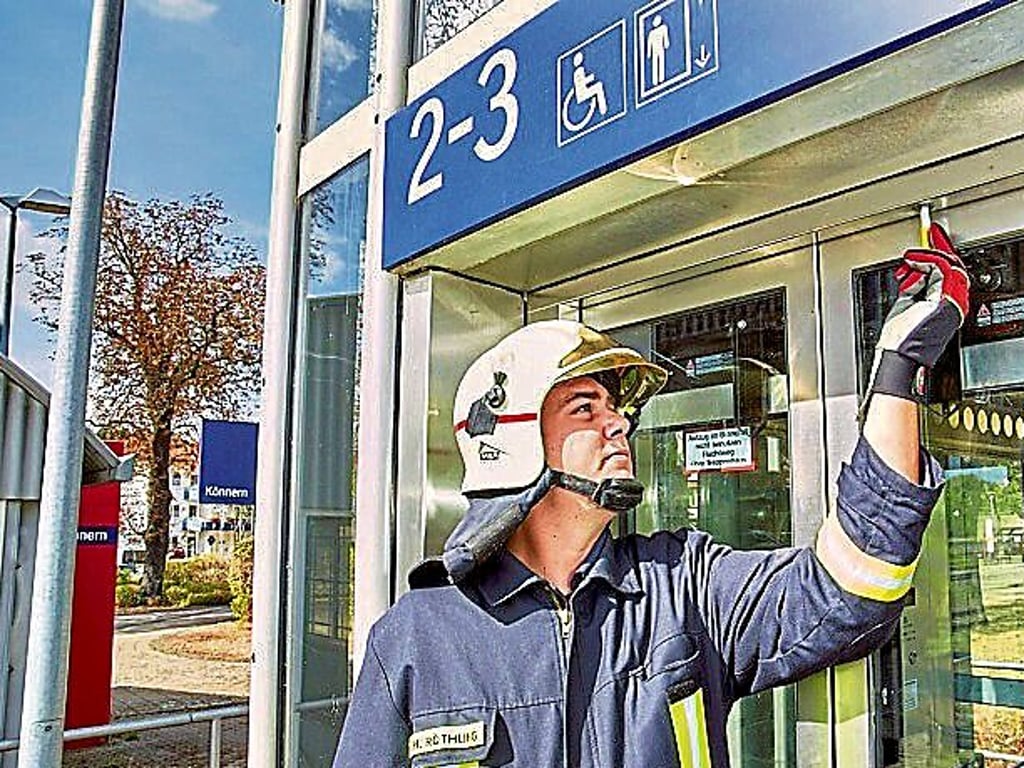 Am Bahnhof in Könnern häufen sich die Einsätze der Feuerwehr, weil immer wieder Fahrgäste in den beiden Aufzügen steckenbleiben.