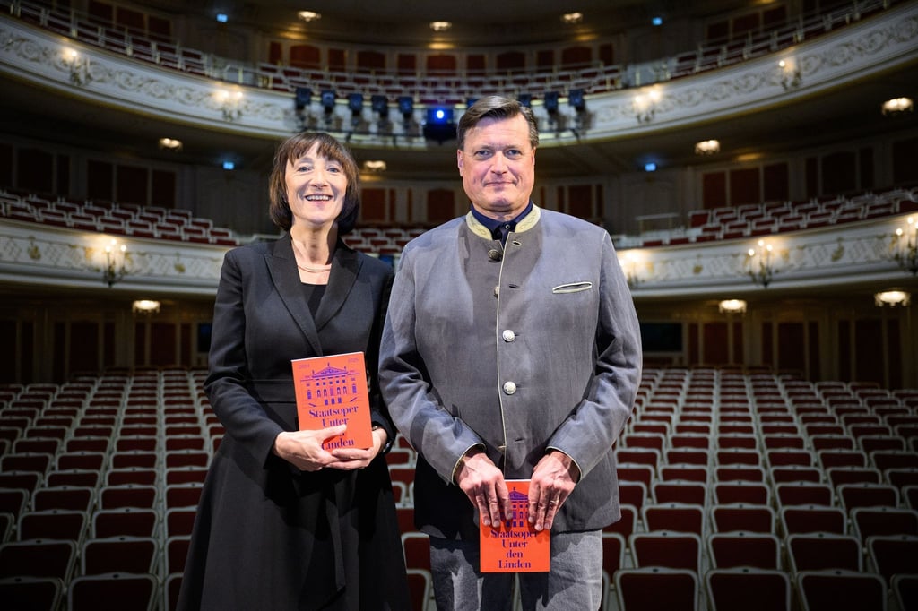 Die designierte Intendantin Elisabeth Sobotka (l) und der designierte Generalmusikdirektor Christian Thielemann in Berlin.