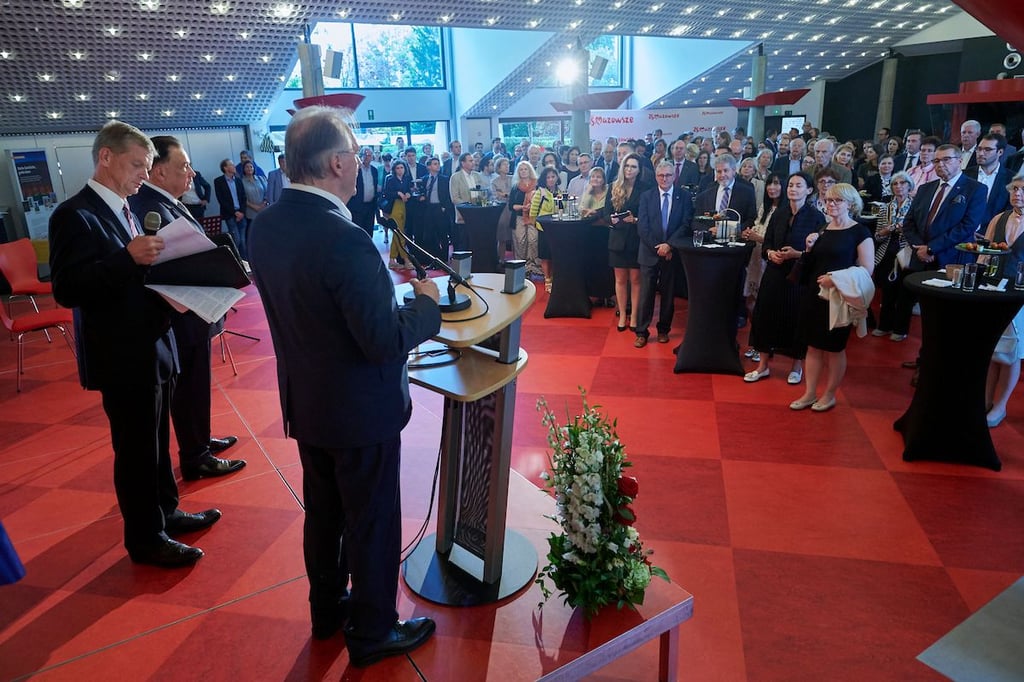 Das vorerst letzte Event in diesem Saal: Ministerpräsident Reiner Haseloff redet beim Sommerfest 2023.