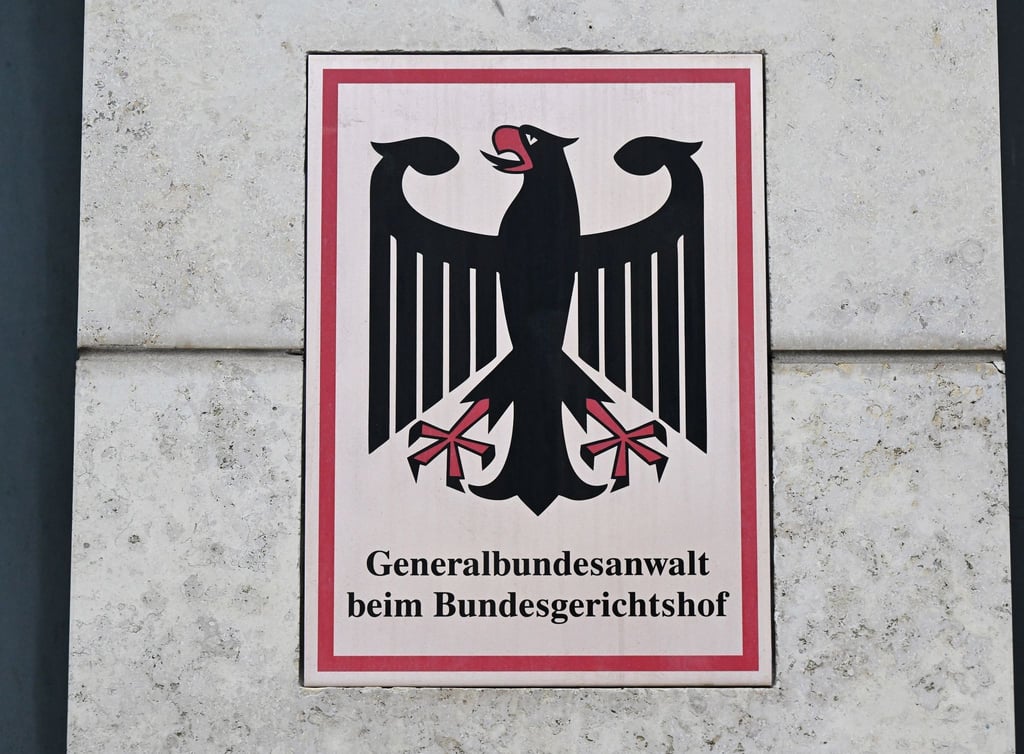 Ein Schild mit Bundesadler und dem Schriftzug „Generalbundesanwalt beim Bundesgerichtshof".