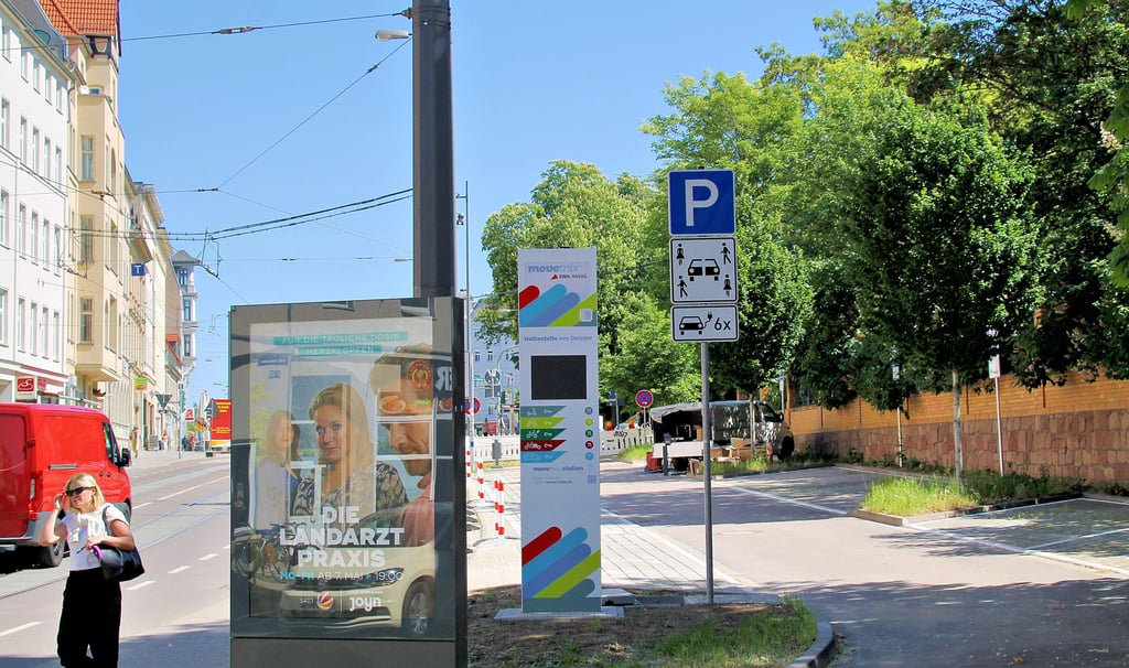 Durch die Neue Move-Mix-Station in der Großen Steinstraße am Steintor gibt es dort nun 14 Parkplätze weniger.