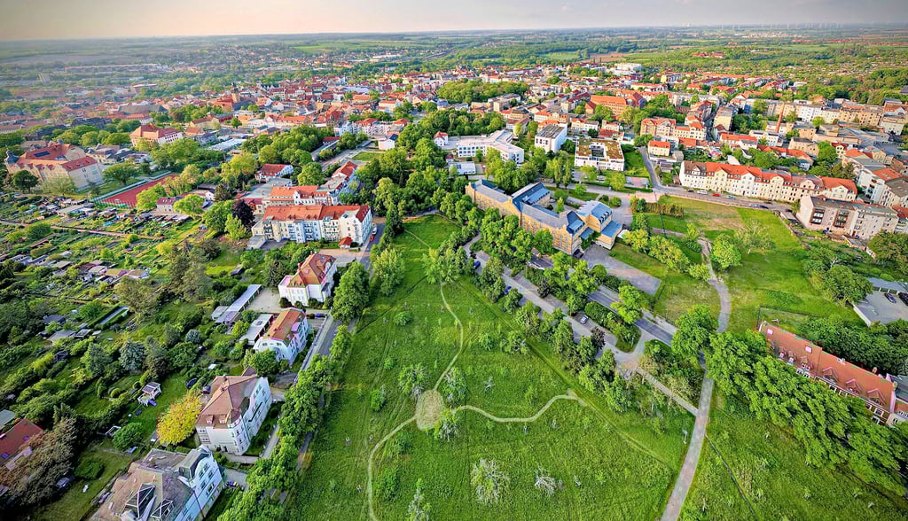 Der Stadtrat muss sparen und konsolidieren, gleichzeitig aber dafür Sorge tragen, dass Zeitz eine lebenswerte, grüne Wohn- und Kulturstadt wird.