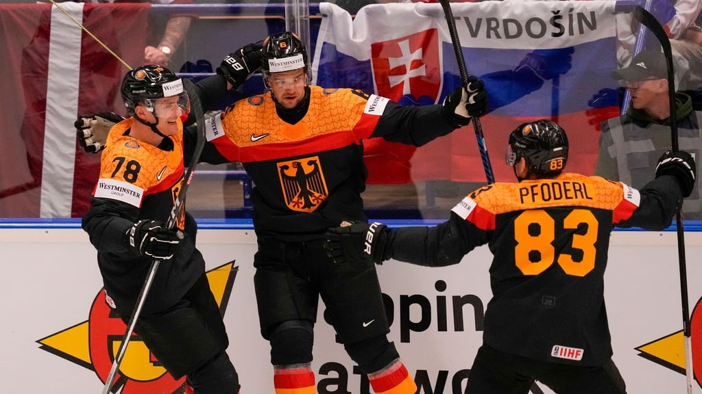 Ice hockey: World Cup document win towards Latvia: DEB group overcomes frustration