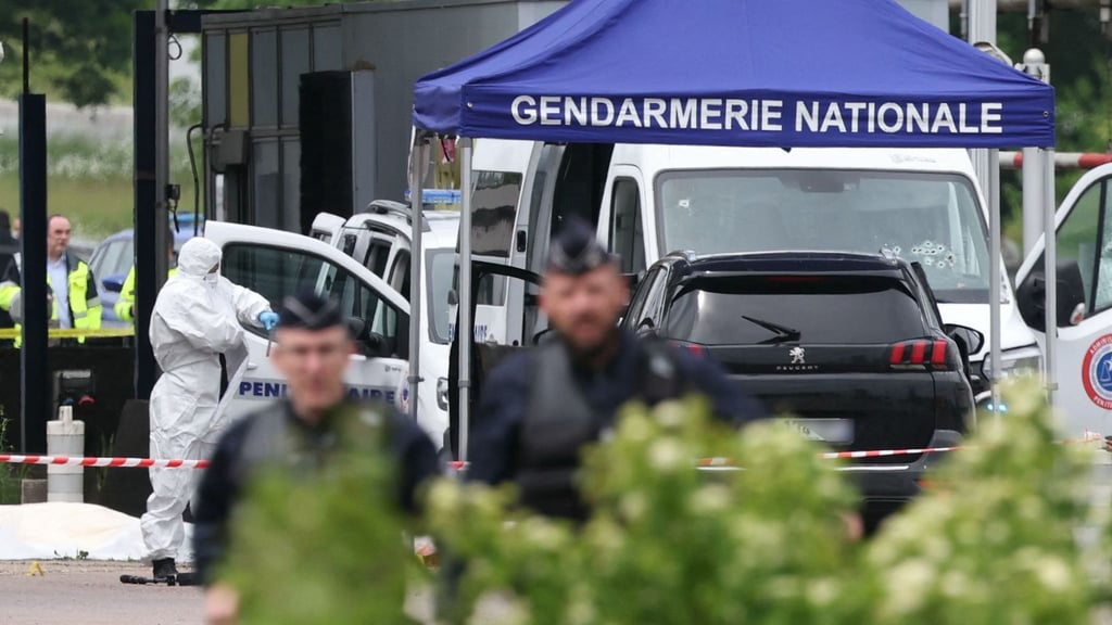 France: After assault on prisoner transport: prisoner escapes