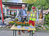Landesbauernpräsident Olaf Feuerborn (li.) und der Chef der Köthener Sanitätsschule Raymond Schulz starten die Aktion „Blühwiese“.