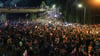 Tausende Menschen protestieren in der Hauptstadt Tiflis gegen das umstrittene Gesetz.