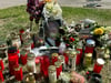 Nach einer Prügelattacke in der Nacht nach Himmelfahrt ist ein 33-jähriger Magdeburger im Krankenhaus gestorben. Freunde und Angehörige legten für das Opfer Blumen und Kerzen ab.