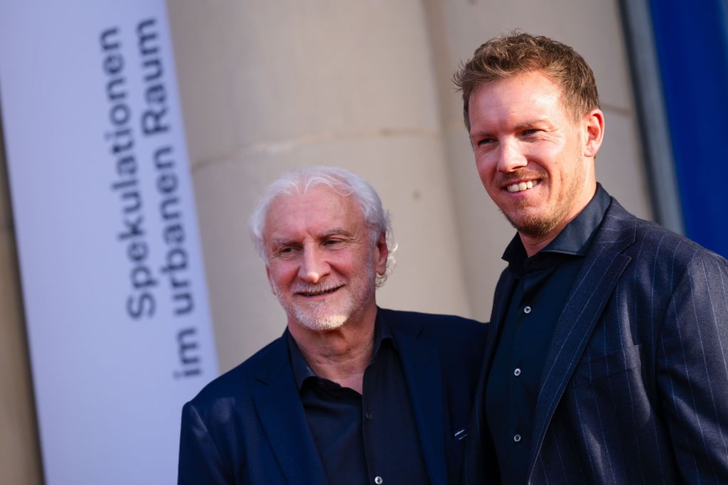 DFB-Sportdirektor Rudi Völler (l) und Bundestrainer Julian Nagelsmann.