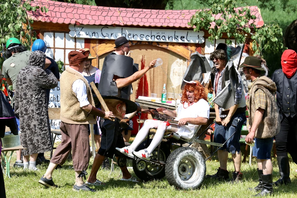 Auch in diesem Jahr wird es wieder ein Räuberspiel auf der Festwiese in Strenznaundorf geben.