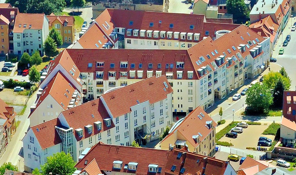 Das Altstadtcenter aus der Vogelperspektive. Das „Ascania-Hotel“ im vorderen Teil des Bildes gehört nicht zur Wohnungsgenossenschaft.
