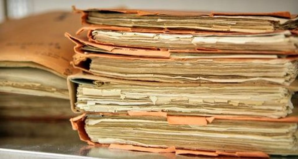 Weniger Papier, weniger staatliche Vorschriften - das war das Ziel des Koalitionsvertrags in Sachsen-Anhalt. Doch beim Abbau der Bürokratie kommt die Landesregierung nicht voran.