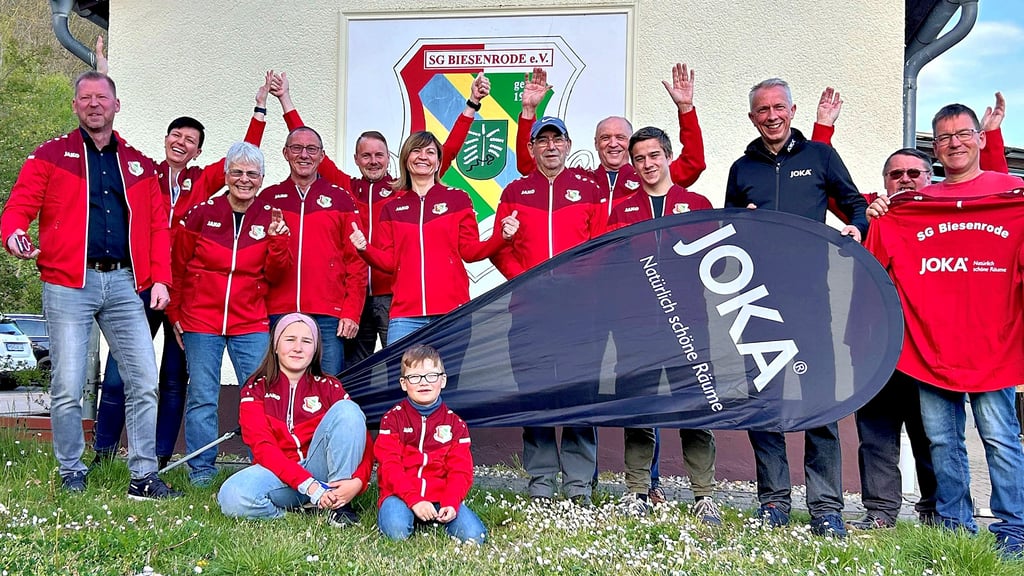 Die Mitglieder der SG Biesenrode freuen sich bereits auf der bevorstehende Jubiläum. Gründungsmitglied Wolfgang Seidel (Mitte, mit Mütze) hat dazu ein Treffen der ehemaligen Fußballer organisiert.