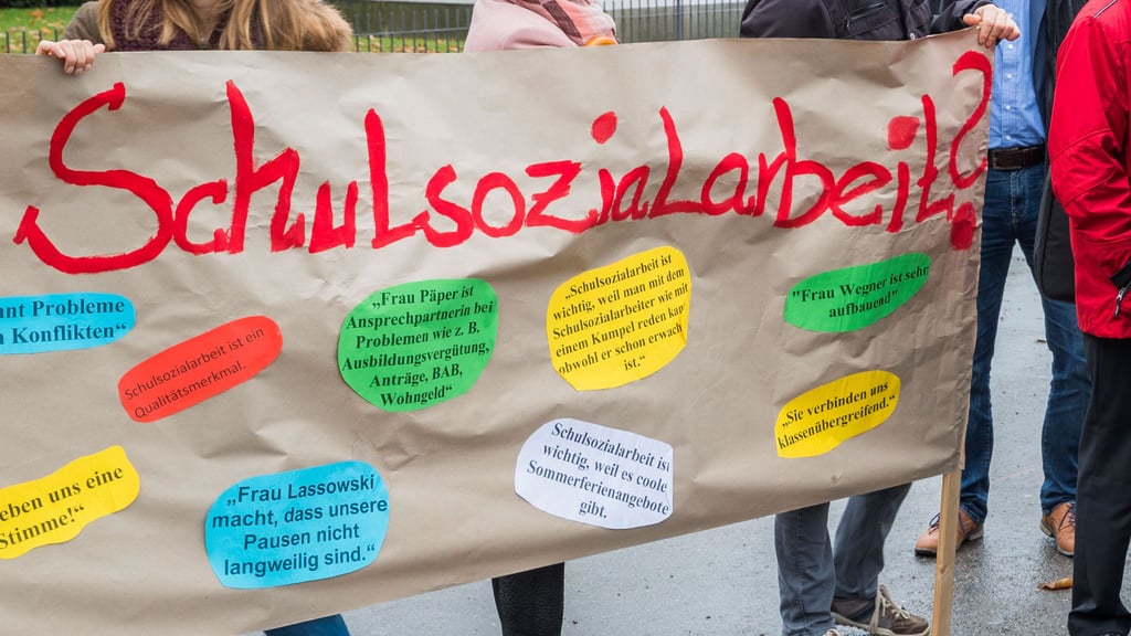 Symbolfoto - Um die Schulsozialarbeit an der Novalisgrundschule und der Grundschule „Am Markt“ in Hettstedt abzusichern, hat die Stadt eine Vereinbarung mit dem Landkreis Mansfeld-Südharz unterzeichnet.